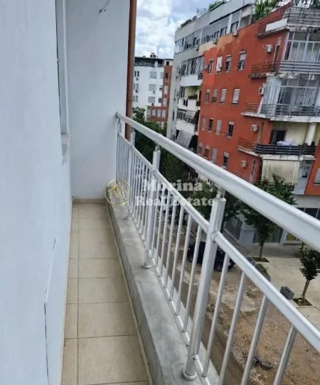 Tirane, jepet me qera apartament 2+1 Kati 3, 100 m² 550 € (Bulevardi i Ri)