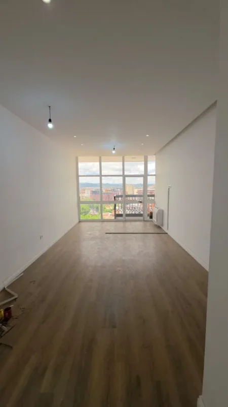 Tirane, jepet me qera zyre Kati 8, 73 m² 900 € (qender)