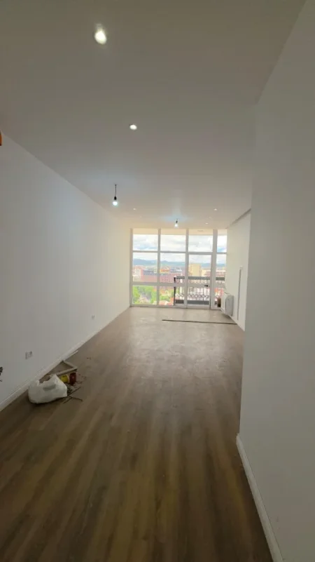 Tirane, jepet me qera zyre Kati 8, 73 m² 900 € (qender)