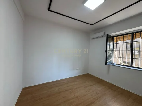 Tirane, jepet me qera zyre Kati 3, 45 m² 600 €