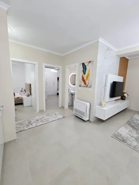 Tirane, jepet me qera apartament 2+1+Aneks+Ballkon , 500 € (yzberisht , misto mame , pallatet cabej)