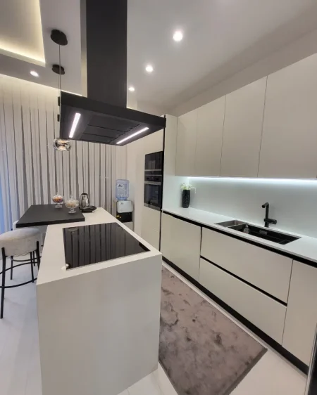Tirane, shitet Vile 4+1+Aneks+Ballkon , 310 m² 700.000 € (Liqeni i Thate)