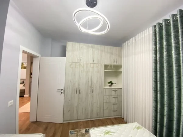 Tirane, jepet me qera apartament 2+1+Ballkon Kati 2, 110 m² 820 € (21 dhjetori frosina plaku)