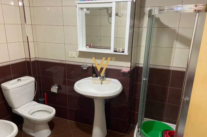 Tirane, jepet me qera apartament 1+1+Ballkon Kati 5, 62 m² 620 € (PALLATET AGIMI)