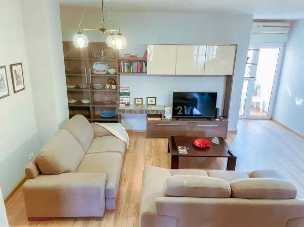 Tirane, jepet me qera 1+1+Ballkon Kati 8, 80 m² 700 € (stadiumi air albania)