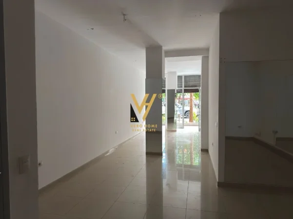 Tirane, jepet me qera dyqan Kati 0, 51 m² 820 € (KOMUNA E PARISIT)