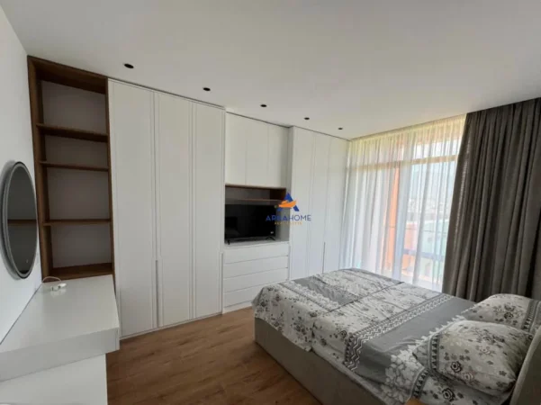 Tirane, jepet me qera apartament 1+1+Ballkon Kati 6, 76 m² 684 €