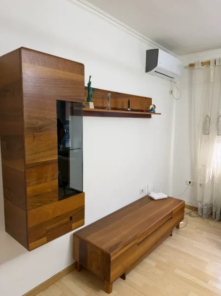 Tirane, jepet me qera apartament 2+1 Kati 4, 78 m² 650 € (Myslym shyr)