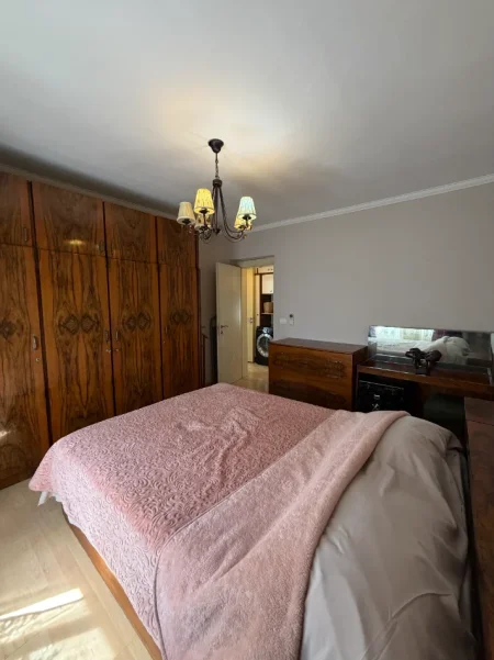 Tirane, jepet me qera apartament 2+1 Kati 4, 78 m² 650 € (Myslym shyr)