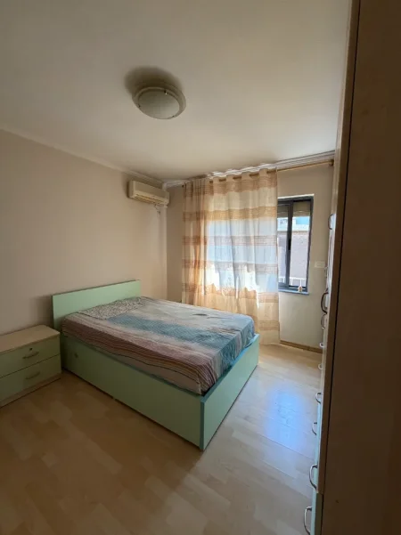 Tirane, jepet me qera apartament 2+1 Kati 4, 78 m² 650 € (Myslym shyr)