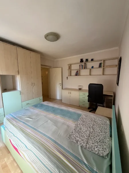 Tirane, jepet me qera apartament 2+1 Kati 4, 78 m² 650 € (Myslym shyr)