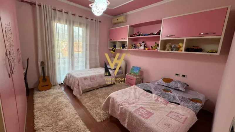 Tirane, jepet me qera apartament 2+1+Ballkon Kati 3, 145 m² 520 € (ALLIAS)