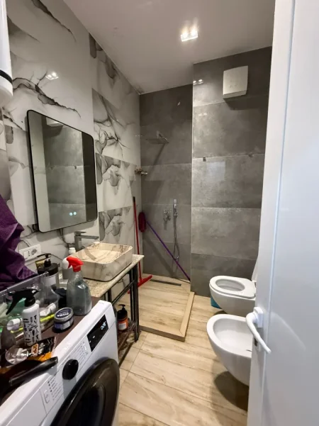 Tirane, shitet apartament 3+1 Kati 4, 180 m² 400.000 € (KOMPLEKSI MAGNET)