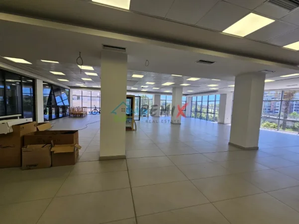 Durres, jepet me qera ambjent biznesi Kati 1, 500 m² 2.000 € 