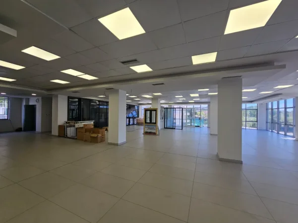 Durres, jepet me qera ambjent biznesi Kati 1, 500 m² 2.000 € 