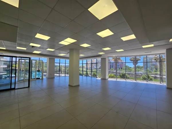 Durres, jepet me qera ambjent biznesi Kati 1, 500 m² 2.000 € 