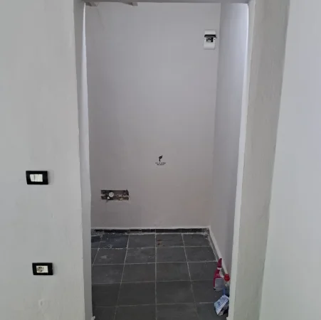 Tirane, jepet me qera zyre Kati 1, 20 m² 500 € (KOMUNA E PARISIT)
