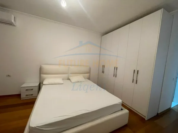 Tirane, jepet me qera apartament 2+1 Kati 3, 113 m² 900 € (Kopshti Zoologjik)