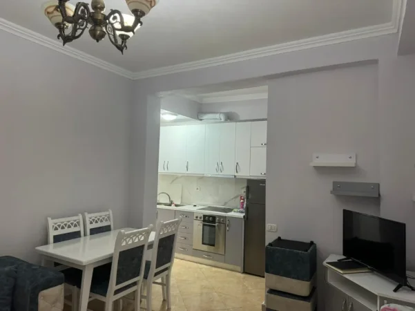 Tirane, jepet me qera apartament 1+1 Kati 2, 65 m² 400 € (Porcelan perballe UET)