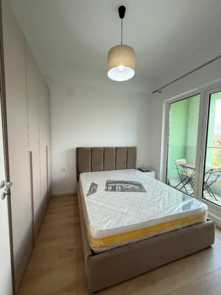 Tirane, jepet me qera apartament 1+1+Ballkon Kati 4, 50 m², Ali Dem, Rezidenca Kadiu, 🏷️ Çmimi: 47.000 Leke