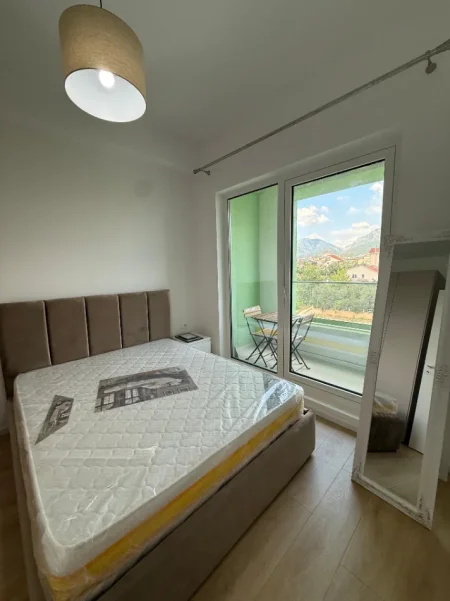 Tirane, jepet me qera apartament 1+1+Ballkon Kati 4, 50 m², Ali Dem, Rezidenca Kadiu, 🏷️ Çmimi: 47.000 Leke