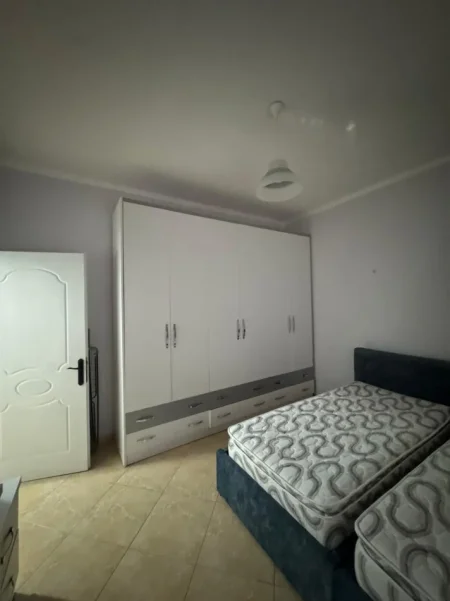 Tirane, jepet me qera apartament 1+1 Kati 2, 65 m² 400 € (Porcelan perballe UET)