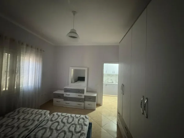 Tirane, jepet me qera apartament 1+1 Kati 2, 65 m² 400 € (Porcelan perballe UET)