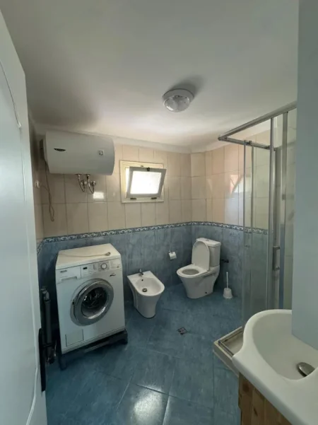 Tirane, jepet me qera apartament 1+1 Kati 2, 65 m² 400 € (Porcelan perballe UET)