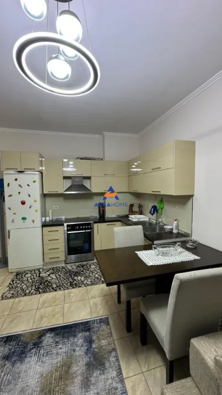 Tirane, jepet me qera apartament 2+1+Ballkon Kati 5, 100 m² 526 € 