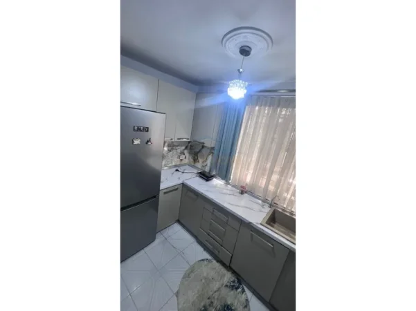 Tirane, jepet me qera apartament 1+1 Kati 1, 51 m² 500 € (Selvia)