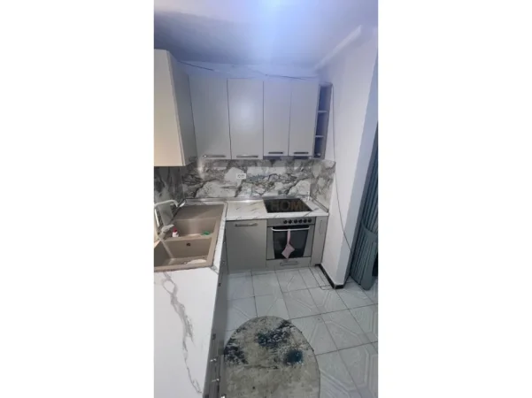 Tirane, jepet me qera apartament 1+1 Kati 1, 51 m² 500 € (Selvia)