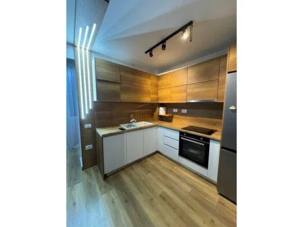 Tirane, jepet me qera apartament 2+1 Kati 2, 85 m² 700 € (Rruga Kongresi i Manastirit)