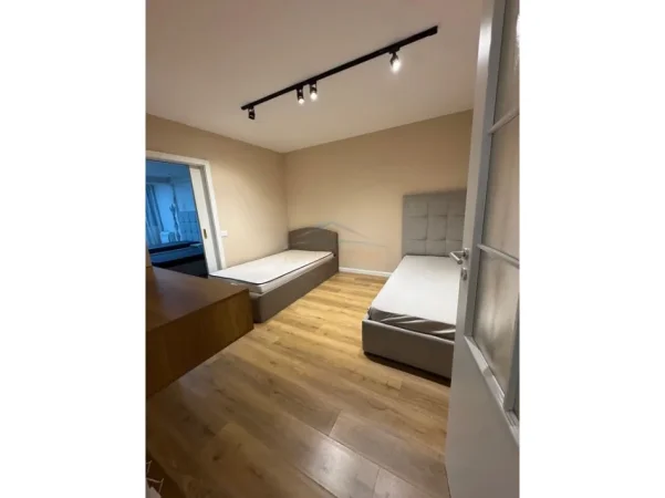 Tirane, jepet me qera apartament 2+1 Kati 2, 85 m² 700 € (Rruga Kongresi i Manastirit)