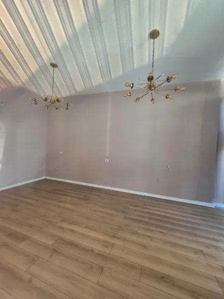 Tirane, jepet me qera zyre Kati 0, 36 m² 500 € (kompleksi delijorgji)
