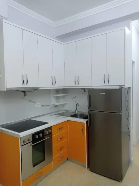 Tirane, jepet me qera apartament 2+1 Kati 2, 85 m² 520 € (Porcelan perballe UET)