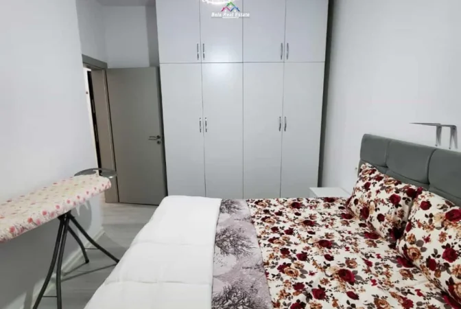 Tirane, jepet me qera apartament 1+1+Ballkon Kati 4, 69 m² 700 € (tish dahia)
