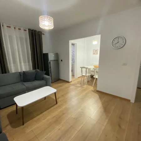 Tirane, jepet me qera apartament 1+1+Ballkon Kati 2, 75 m² 580 € (kongresi i lushnjes)