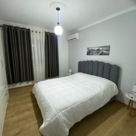 Tirane, jepet me qera apartament 1+1+Ballkon Kati 2, 75 m² 580 € (kongresi i lushnjes)