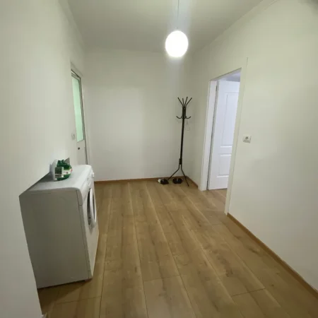 Tirane, jepet me qera apartament 1+1+Ballkon Kati 2, 75 m² 580 € (kongresi i lushnjes)