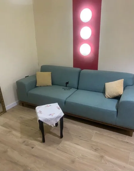 Tirane, jepet me qera apartament 1+1 Kati 3, 65 m² 500 € (MYSLYM SHYRI)