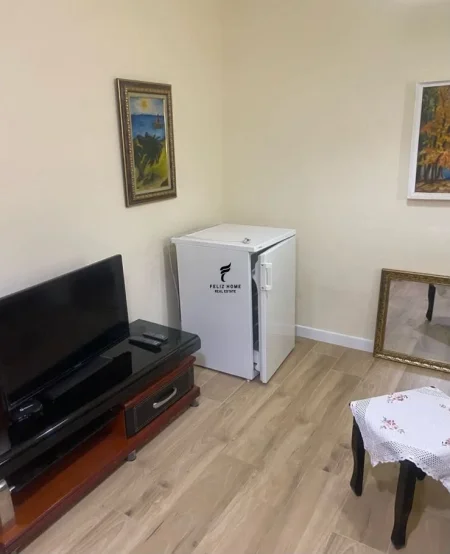 Tirane, jepet me qera apartament 1+1 Kati 3, 65 m² 500 € (MYSLYM SHYRI)