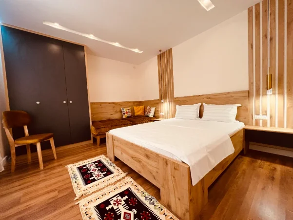Tirane, jepen me qera 2 apartamente 1+1+Aneks+Ballkon Kati 0, 70 m² 700 € (Prane Spitalit Amerikan 2)