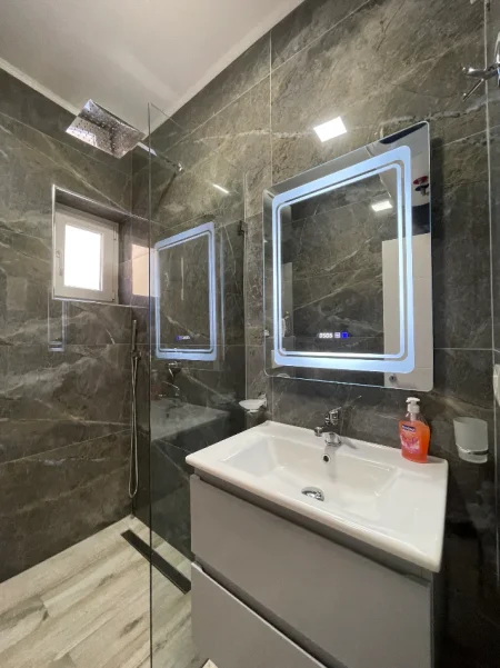 Tirane, jepen me qera 2 apartamente 1+1+Aneks+Ballkon Kati 0, 70 m² 700 € (Prane Spitalit Amerikan 2)