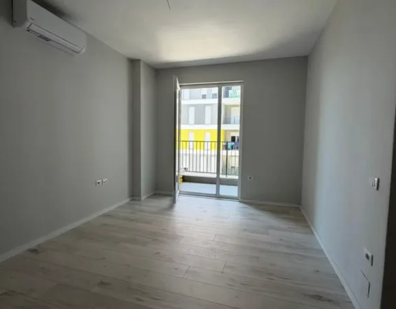 Tirane, jepet me qera apartament 1+1 Kati 3, 55 m² 250 € (Univers City)