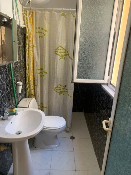Tirane, jepet me qera apartament 1+1 Kati 3, 65 m² 500 € (MYSLYM SHYRI)