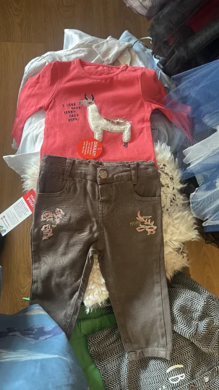 Shiten veshje femijesh me cmim shumice, shiten rafte per dyqan