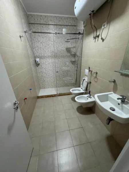 Tirane, jepet me qera apartament 2+1 Kati 1, 108 m² 600 € (Green City)
