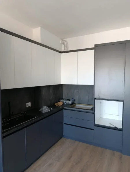 Tirane, jepet me qera apartament 2+1 Kati 8, 110 m² 600 € (Rruga 5 Maji)