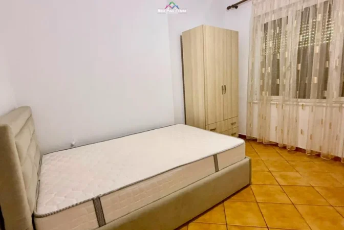 Tirane, jepet me qera apartament 2+1 Kati 5, 75 m² 530 € (rruga bardhyl)