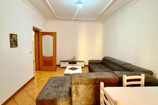 Tirane, jepet me qera apartament 2+1 Kati 5, 75 m² 530 € (rruga bardhyl)